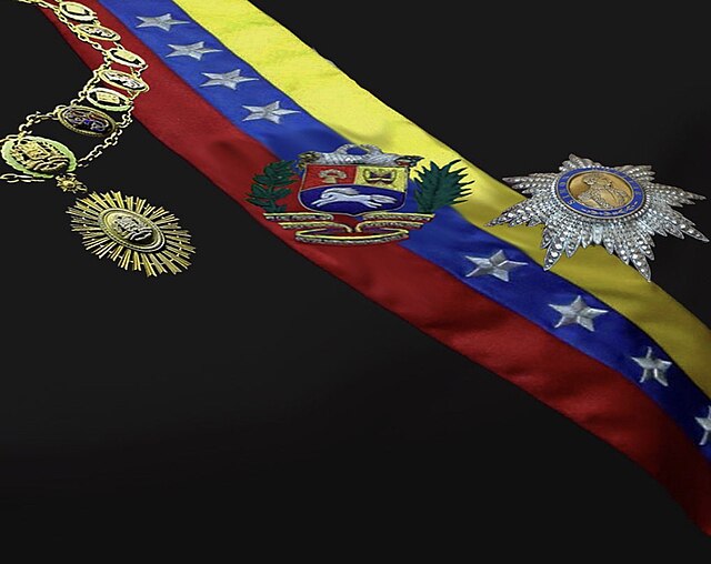 El peso de la banda presidencial de venezuela